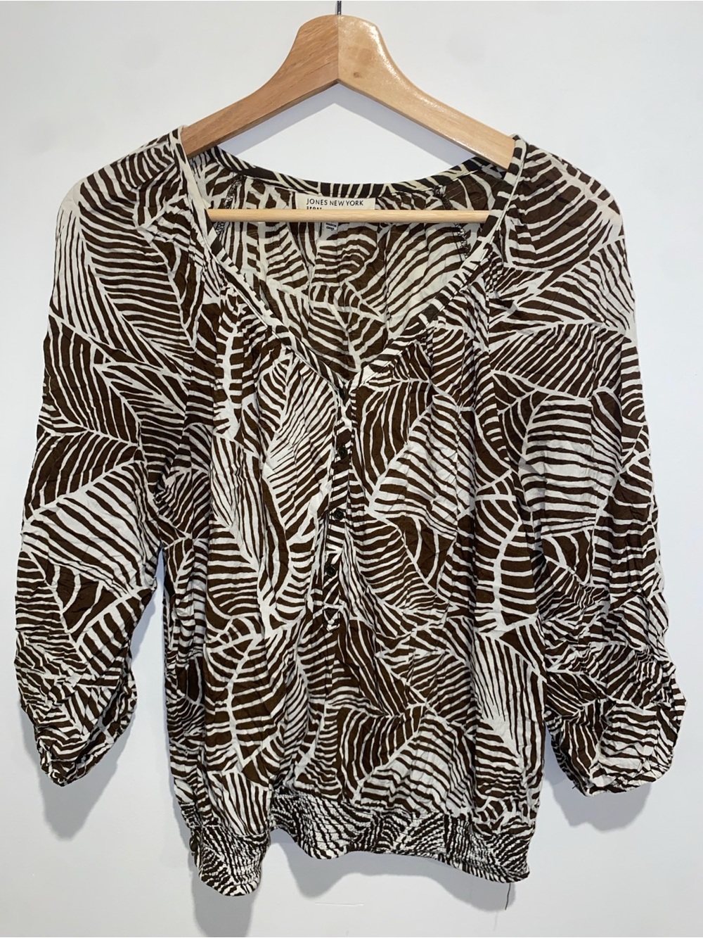 Jones New York Brown & Cream Leaf-Print Relaxed V-Neck Blouse